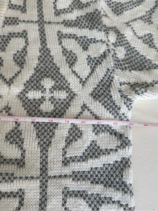 90s Gray & White Knit Patterned Grandpa Cardigan Sweater - Picture 5 of 6